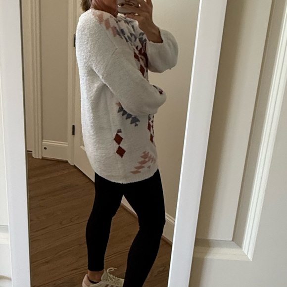 Geometric Patterned Sweater - Picture 3 of 9